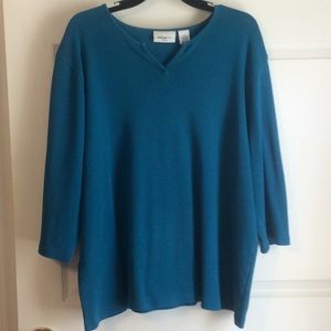 Women’s 3x teal, 3/4 sleeve shirt.